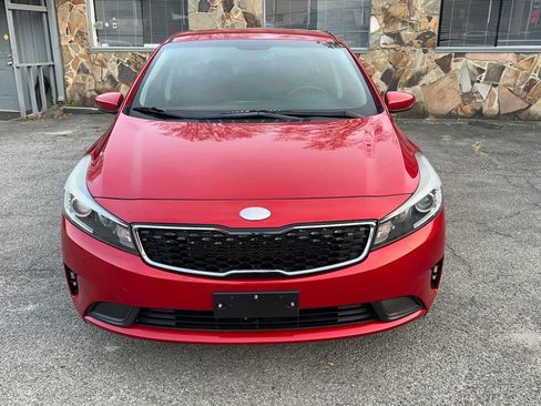 Used 2018 Kia Forte S image 2