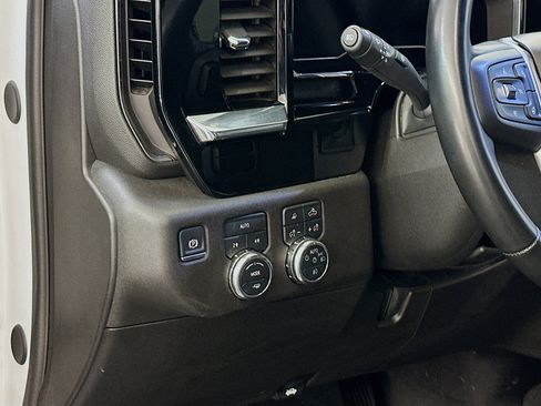 Used 2025 GMC Sierra 1500 SLT image 17
