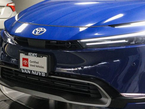Certified 2026 Toyota Prius XLE FWD image 8