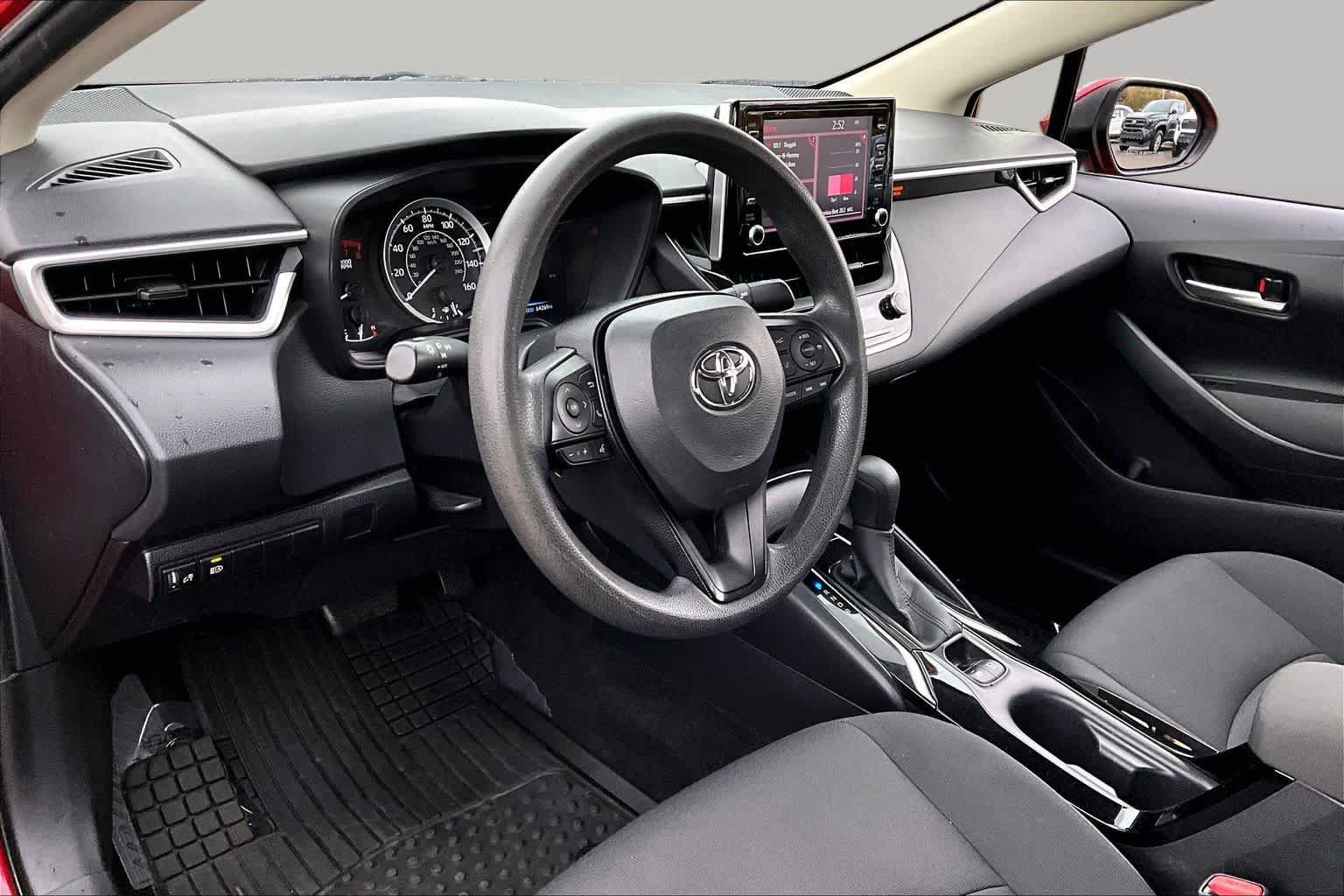 Used 2020 Toyota Corolla LE FWD image 17