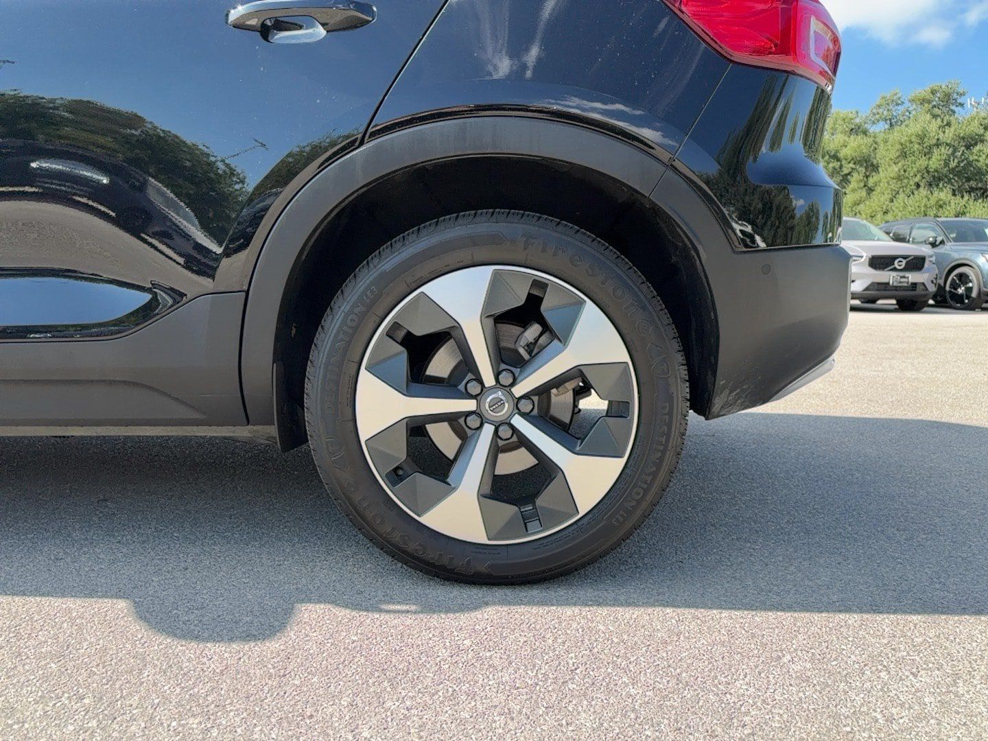 Certified 2024 Volvo XC40 B5 Plus AWD/4WD image 7