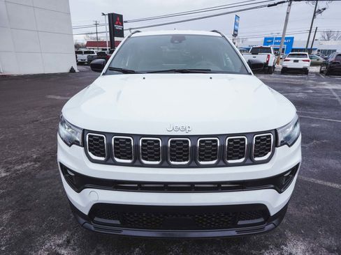 Used 2024 Jeep Compass Latitude image 2