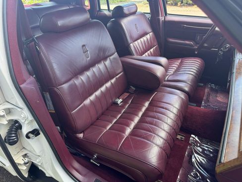 Used 1994 Lincoln Town Car Executive RWD image 11