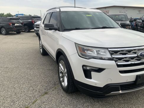 Used 2018 Ford Explorer XLT w/ Equipment Group 202A AWD/4WD image 10