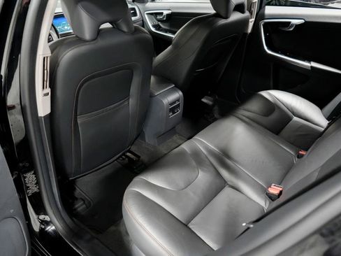 Used 2015 Volvo V60 T5 Cross Country Platinum w/ Climate Package AWD/4WD image 26