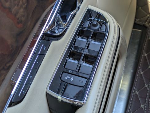 Used 2017 Jaguar XJ L Portfolio RWD image 24