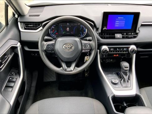 Used 2025 Toyota RAV4 LE image 5
