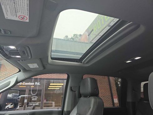 Used 2020 Chevrolet Silverado 2500 LTZ w/ LTZ Premium Package image 11