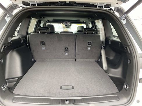 New 2026 Jeep Grand Cherokee Altitude image 5