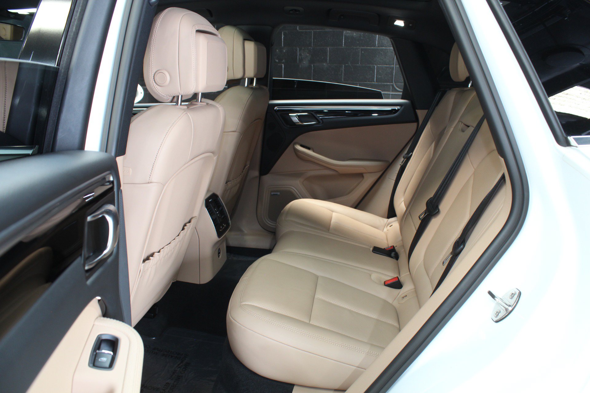 Used 2022 Porsche Macan S AWD/4WD image 45