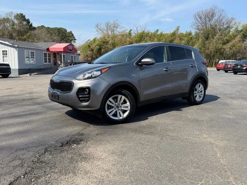 Used 2018 Kia Sportage LX image 3
