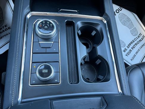 Used 2024 Ford Expedition XLT image 11