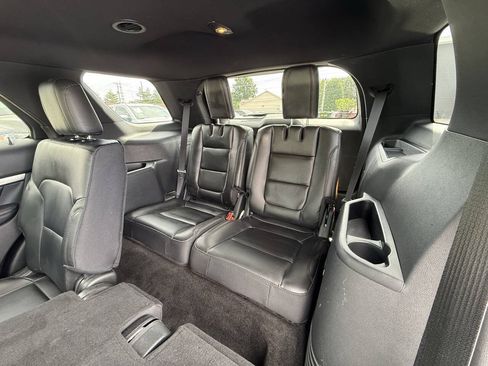 Used 2018 Ford Explorer XLT w/ Equipment Group 202A FWD image 17