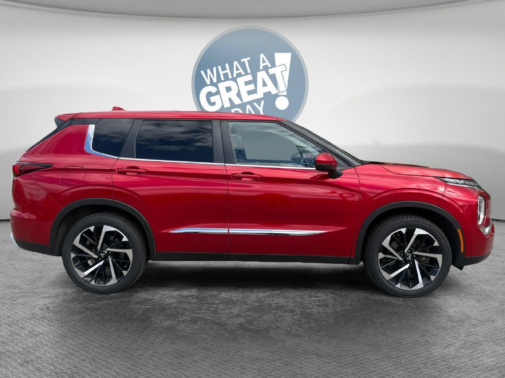 Used 2022 Mitsubishi Outlander SE AWD/4WD image 2