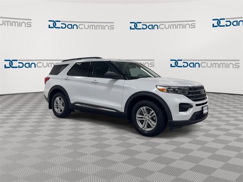 Used 2021 Ford Explorer XLT image 2
