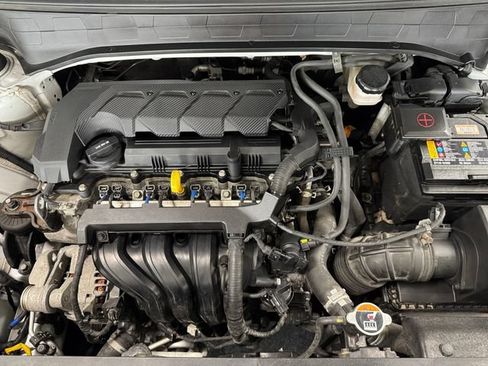 Used 2022 Hyundai Venue SE FWD image 6