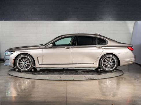 Used 2021 BMW 740i w/ Premium Package RWD image 2