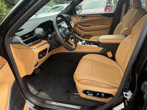 Used 2023 Jeep Grand Cherokee L Summit AWD/4WD image 13