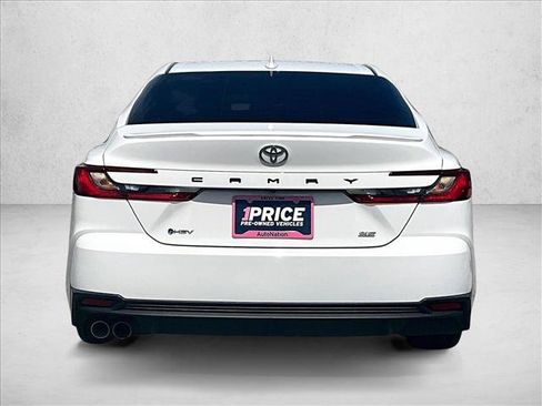 Used 2025 Toyota Camry SE FWD image 4