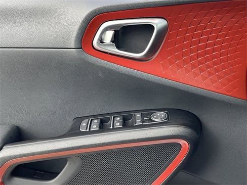 Used 2025 Kia Soul GT-Line w/ GT-Line Technology Package image 23