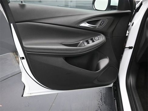 Used 2024 Buick Encore GX Sport Touring image 9