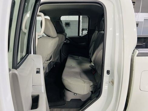 Used 2019 Nissan Frontier SV image 26