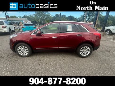 Used 2017 Cadillac XT5 FWD image 2
