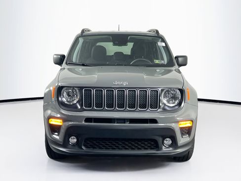 Used 2022 Jeep Renegade Latitude w/ Convenience Group image 2