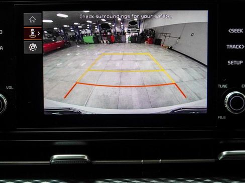 Used 2024 Kia Carnival LX image 25