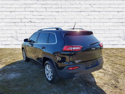 Used 2018 Jeep Cherokee Latitude w/ Mobile Office Group image 3