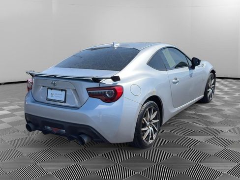 Used 2018 Toyota 86 RWD image 7