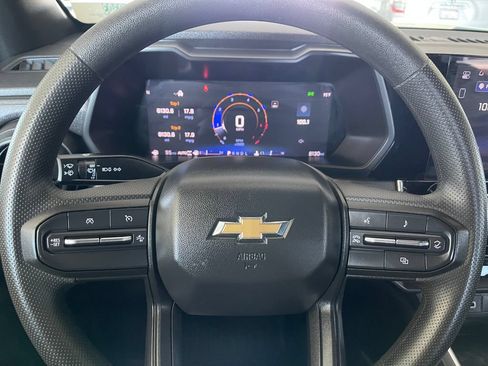 Used 2025 Chevrolet Colorado W/T AWD/4WD image 15