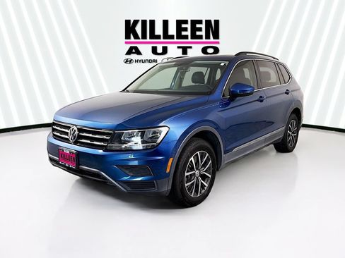 Used 2020 Volkswagen Tiguan SE w/ Panoramic Sunroof Package FWD image 3