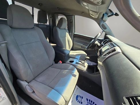 Used 2014 Toyota Tacoma 4x4 Access Cab V6 w/ TRD Sport Package image 19