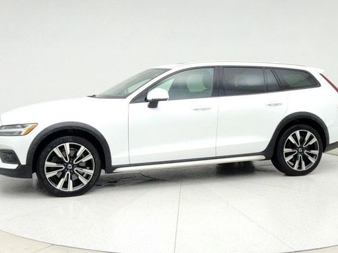 Used 2020 Volvo V60 T5 Cross Country w/ Protection Package Premier image 8