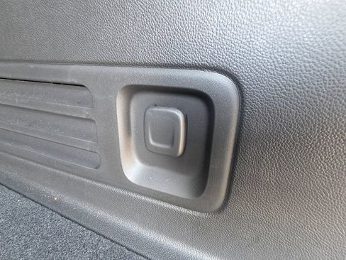 Used 2023 Chevrolet Traverse LT FWD image 11