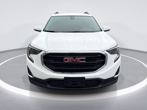 Used 2020 GMC Terrain SLE w/ Driver Convenience Package FWD image 2