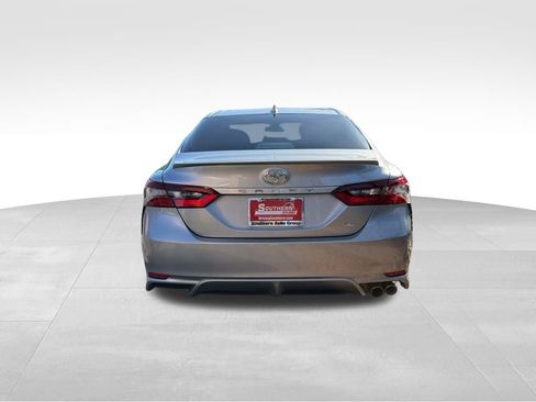 Used 2024 Toyota Camry SE image 3