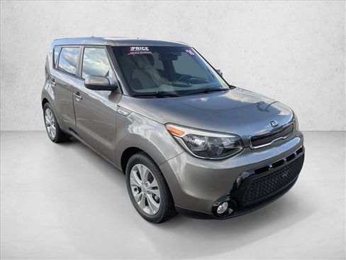 Used 2016 Kia Soul + FWD image 3