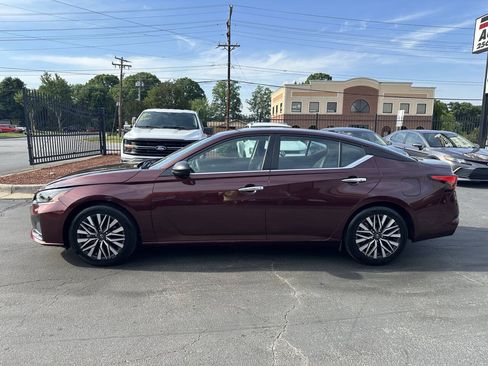 Used 2025 Nissan Altima 2.5 SV FWD image 8