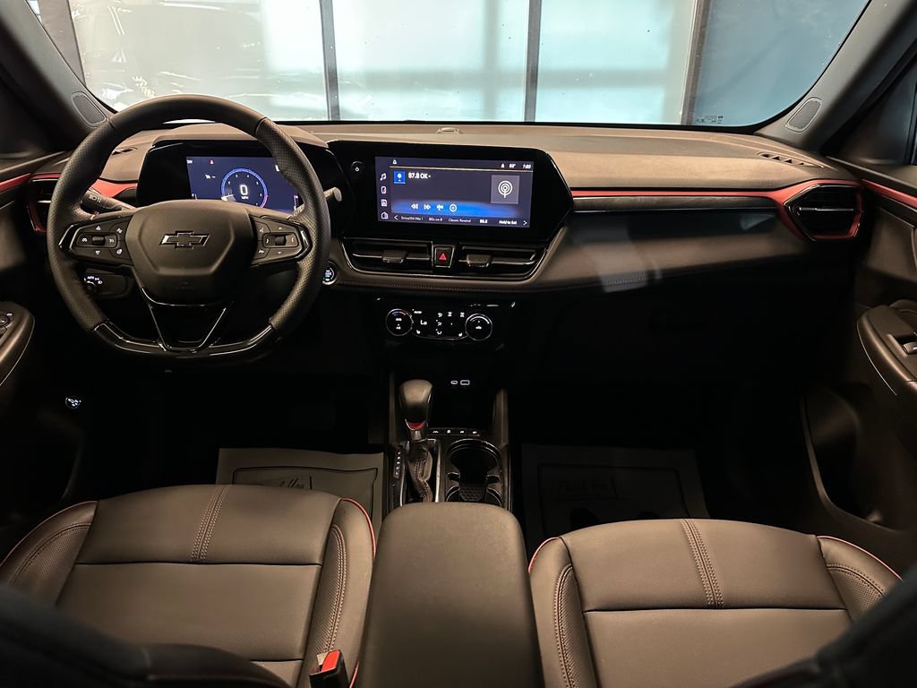 Used 2025 Chevrolet TrailBlazer RS w/ Convenience Package FWD image 9