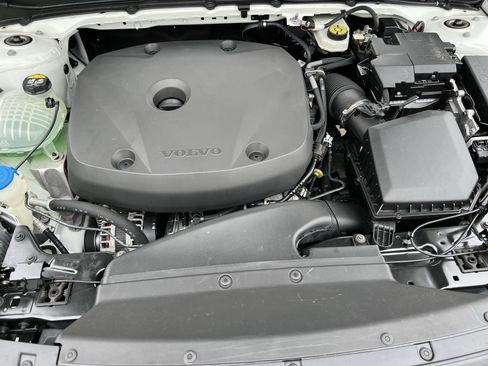 Used 2021 Volvo XC40 T5 R-Design w/ Advanced Package image 36