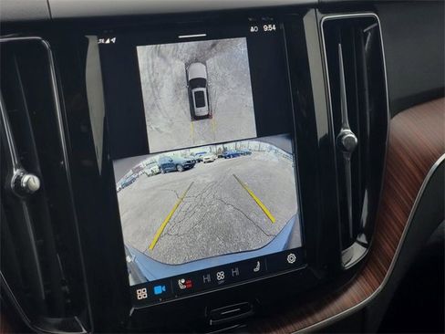Certified 2025 Volvo XC60 B5 Plus image 24