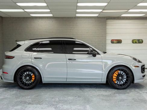 Used 2021 Porsche Cayenne Turbo image 3