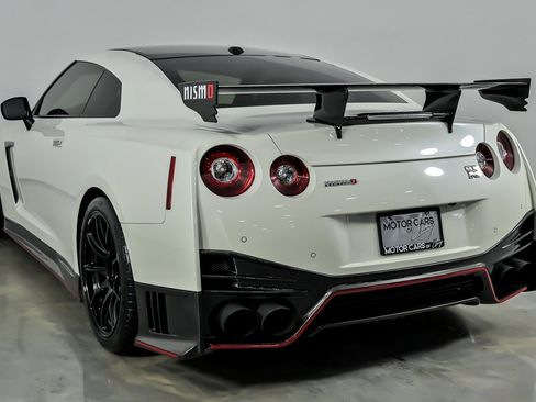 Used 2020 Nissan GT-R NISMO AWD/4WD image 10