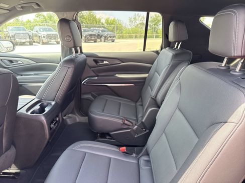 Used 2026 Chevrolet Traverse LT FWD image 24