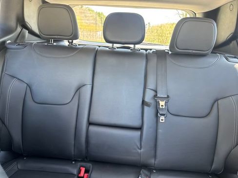 Used 2016 Jeep Renegade Limited AWD/4WD image 18