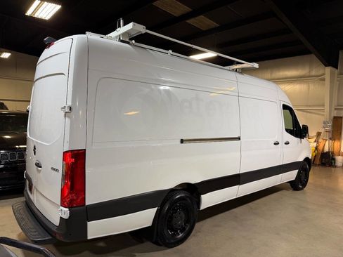 Used 2020 Freightliner Sprinter 2500 image 9