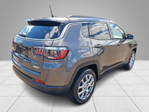Used 2023 Jeep Compass Latitude AWD/4WD image 5