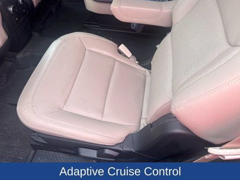 Used 2023 Ford Explorer Limited w/ Equipment Group 301A RWD image 9